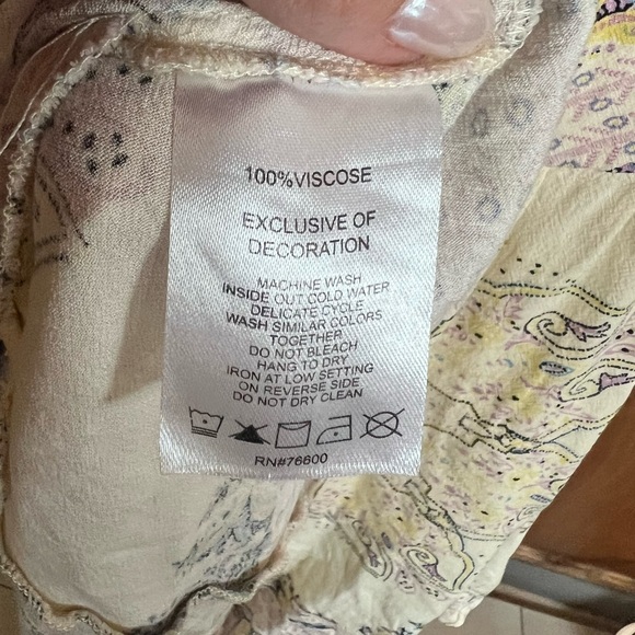 Boot barn dress. Size M. Cream color w a paisley print  Worn once. - Picture 6 of 6